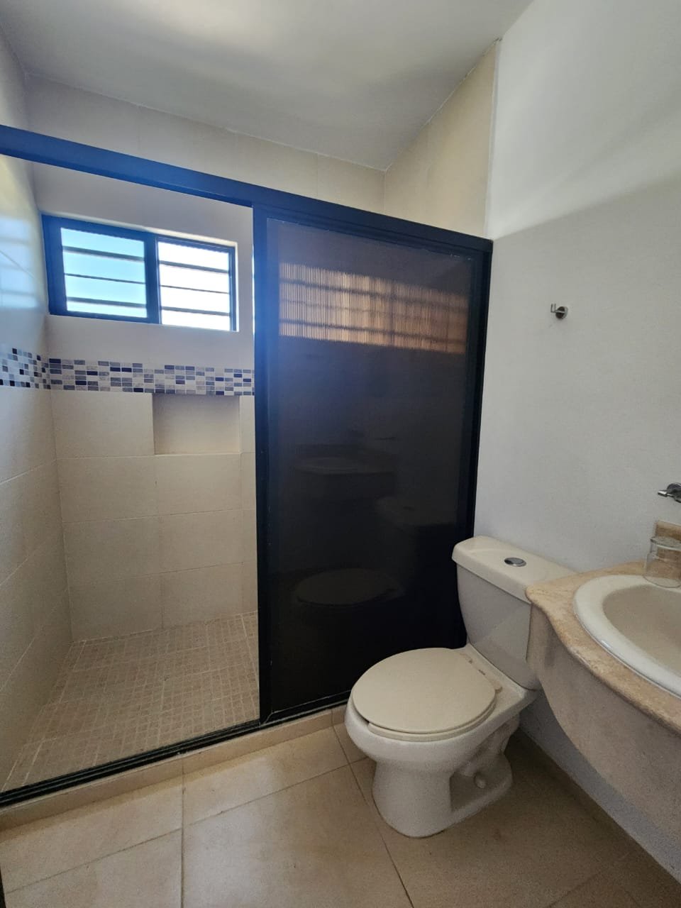 Casa en venta en esquina en Gran Santa Fe Norte (terreno amplio)