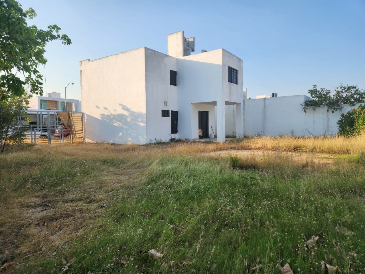 Casa en venta en esquina en Gran Santa Fe Norte (terreno amplio)