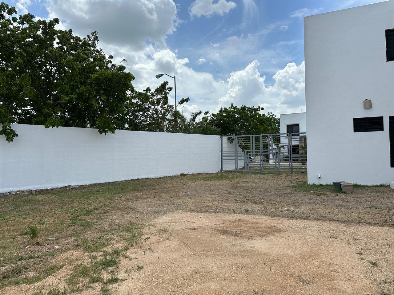 Casa en venta en esquina en Gran Santa Fe Norte (terreno amplio)