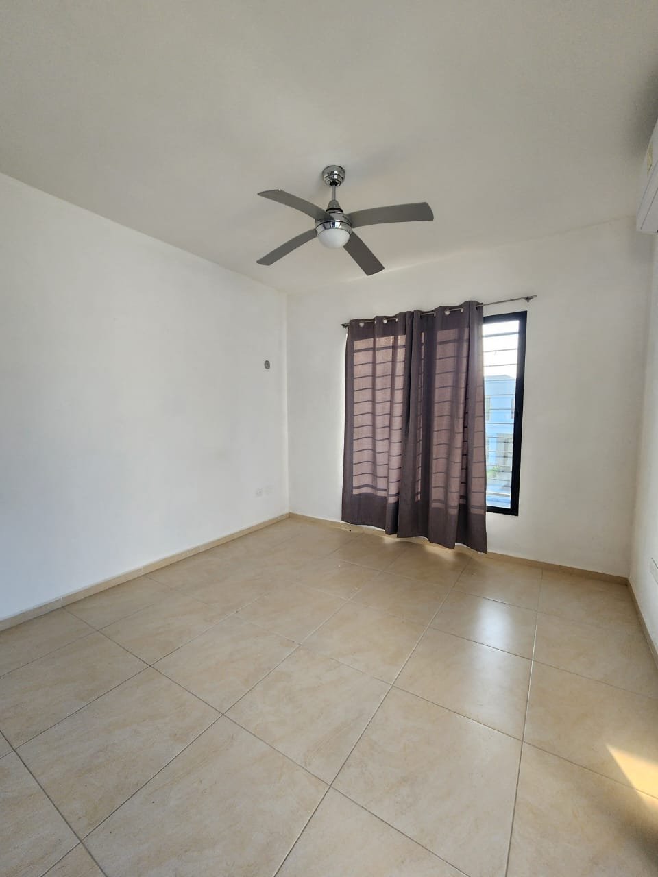 Casa en venta en esquina en Gran Santa Fe Norte (terreno amplio)