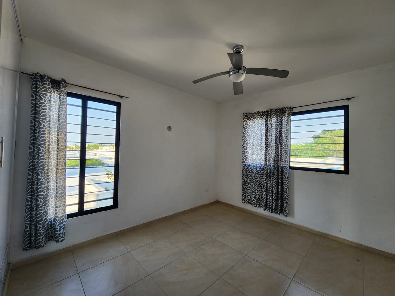 Casa en venta en esquina en Gran Santa Fe Norte (terreno amplio)